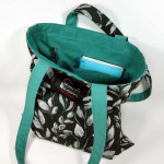 Υφασμάτινη Tote Bag 100% Βαμβακερή (OEKO-TEX) | Σχέδιο: Ασημοπράσινα Φύλλα σε Ανθρακί | Επένδυση: Σμαραγδί | Διαστάσεις: 33x38 cm