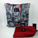 Υφασμάτινη Tote Bag 100% Βαμβακερή (OEKO-TEX) | Σχέδιο: Ντένιμ-Λουλούδια | Επένδυση: Κόκκινο Βοργουνδίας | Διαστάσεις: 38x38 cm